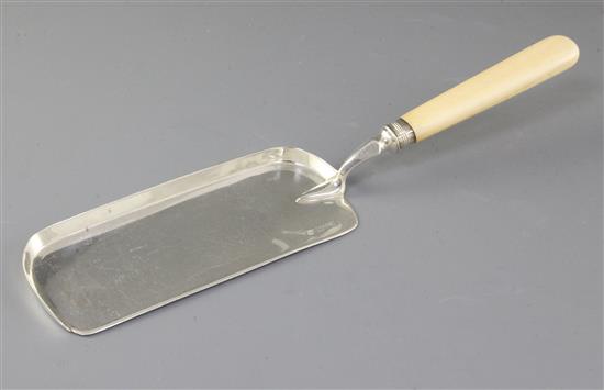 A George V ivory handled silver crumb scoop, by Barker Brothers, Length 312mm.